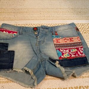 NWOT DESIGUAL PATCHED & EMBROIDERED DENIUM SHORTS